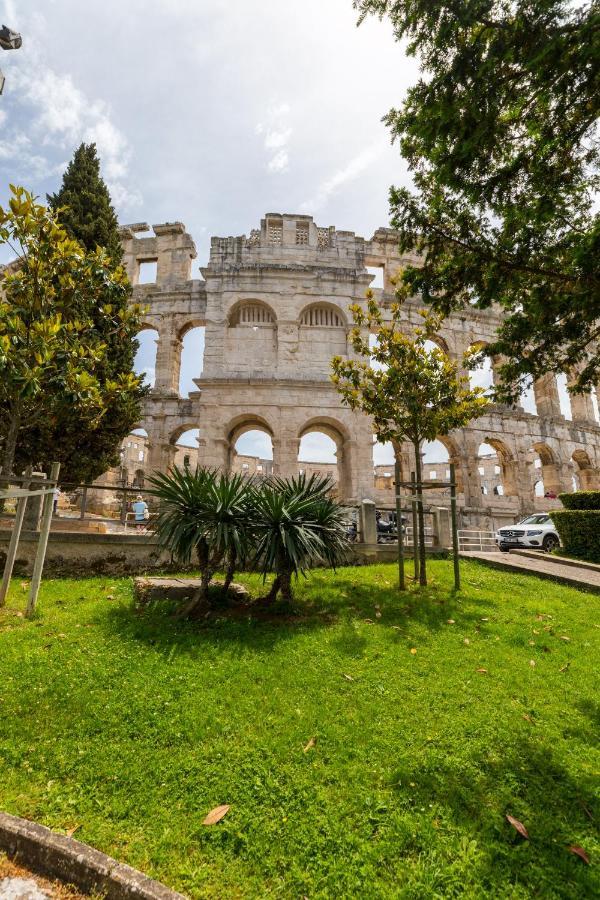 Apartment Augusto - Sea View Pula Exterior foto